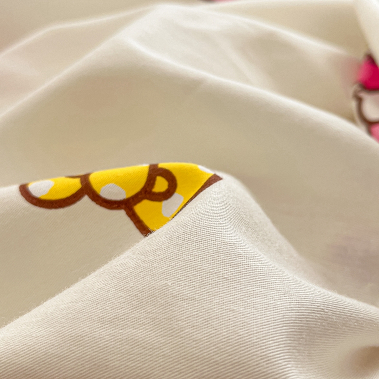 91家纺网 家纺一手货源 找家纺 博雅 2026新款三丽鸥全棉小版印花床笠 蝴蝶结KT