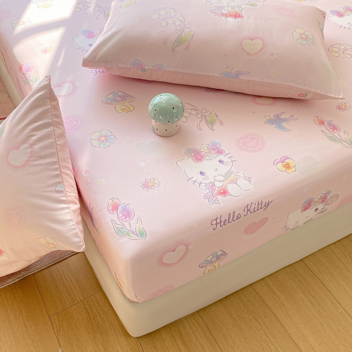 91家纺网 家纺一手货源 找家纺 博雅 2026新款三丽鸥全棉小版印花床笠 花漾kt