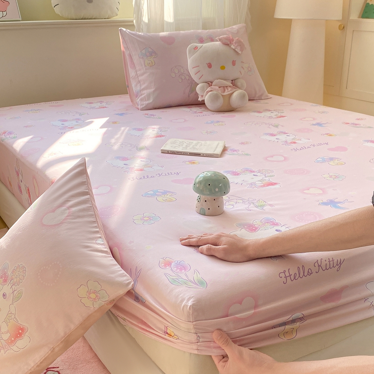 91家纺网 家纺一手货源 找家纺 博雅 2026新款三丽鸥全棉小版印花床笠 花漾kt