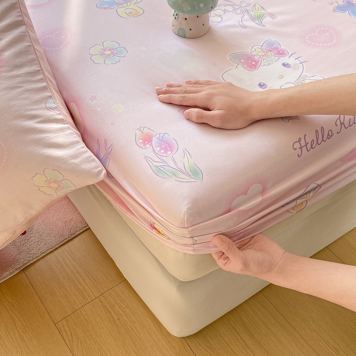 91家纺网 家纺一手货源 找家纺 博雅 2026新款三丽鸥全棉小版印花床笠 花漾kt