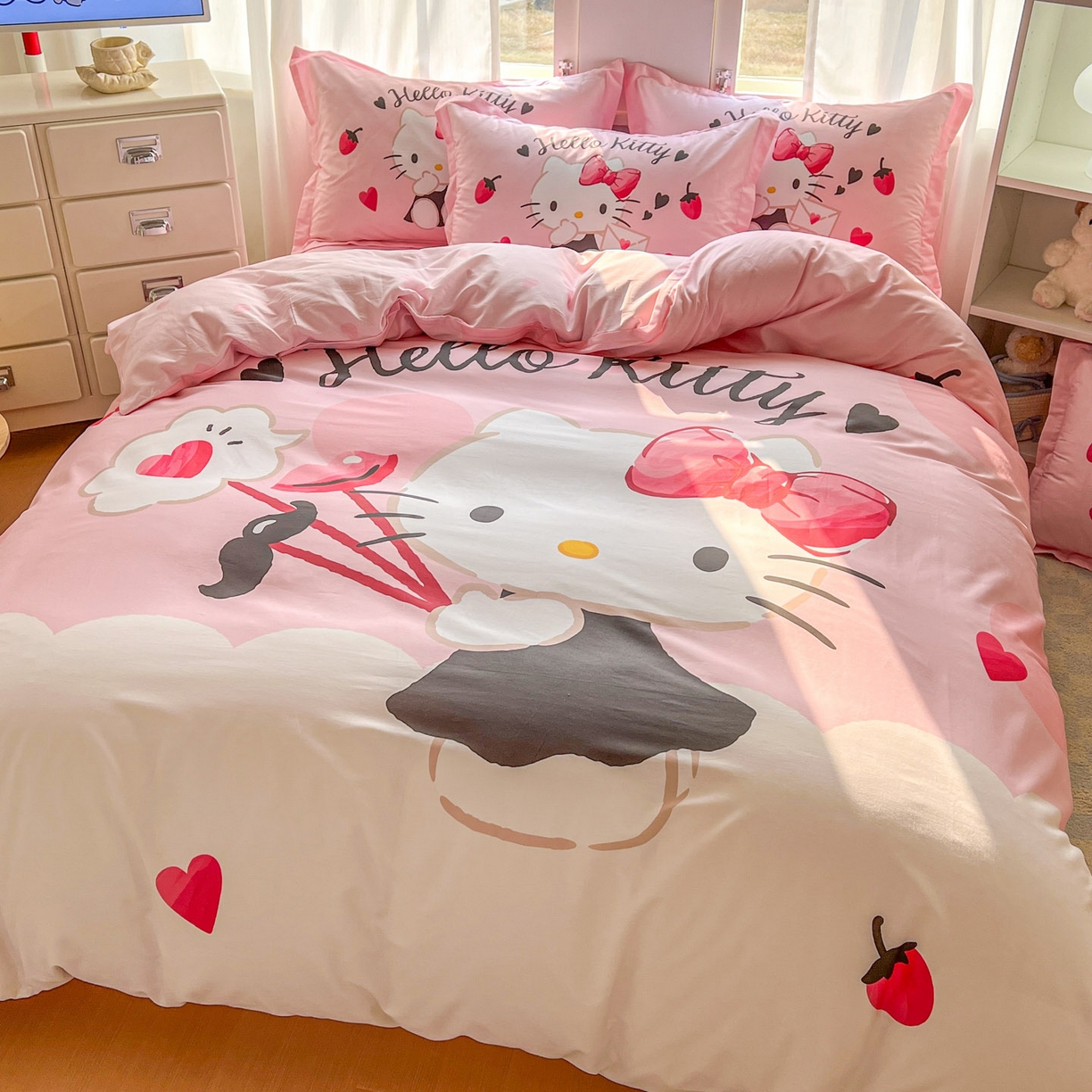 91家纺网 家纺一手货源 找家纺 浩诚 2026新款专版三丽鸥hellokitty库洛米正版授权大版全棉纯棉四件套 草莓KT