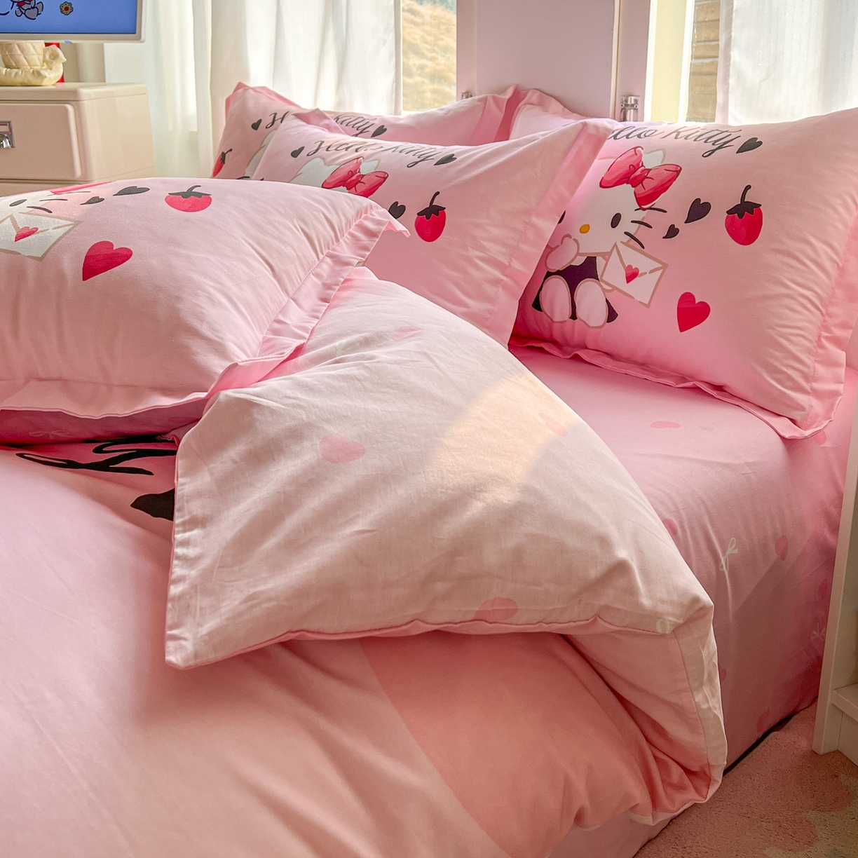 91家纺网 家纺一手货源 找家纺 浩诚 2026新款专版三丽鸥hellokitty库洛米正版授权大版全棉纯棉四件套 草莓KT
