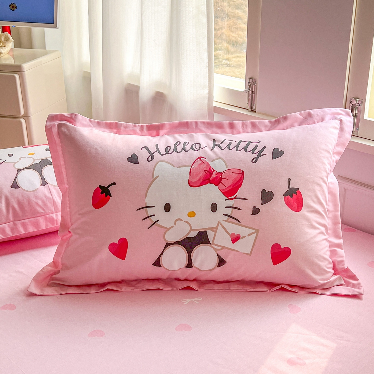 91家纺网 家纺一手货源 找家纺 浩诚 2026新款专版三丽鸥hellokitty库洛米正版授权大版全棉纯棉四件套 草莓KT