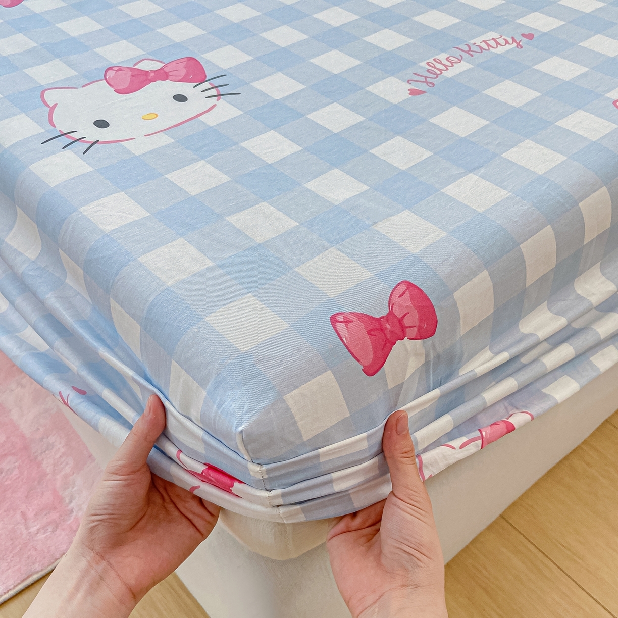 91家纺网 家纺一手货源 找家纺 博雅 2026新款三丽鸥全棉小版印花床笠 蓝色蝴蝶结KT