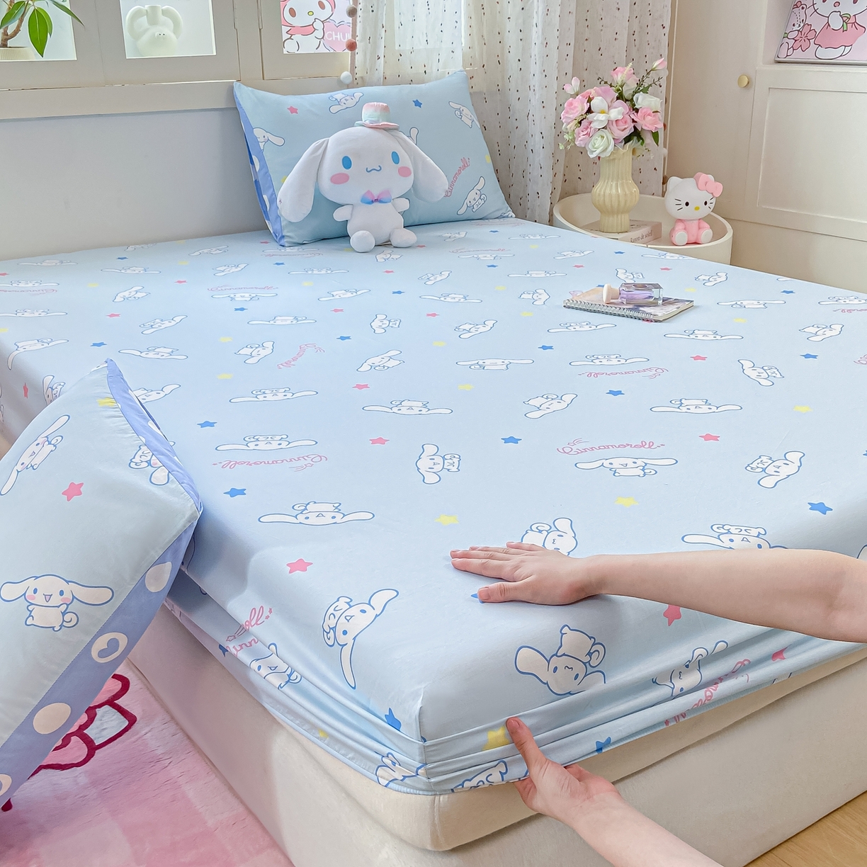 91家纺网 家纺一手货源 找家纺 博雅 2026新款三丽鸥全棉小版印花床笠 满版玉桂狗