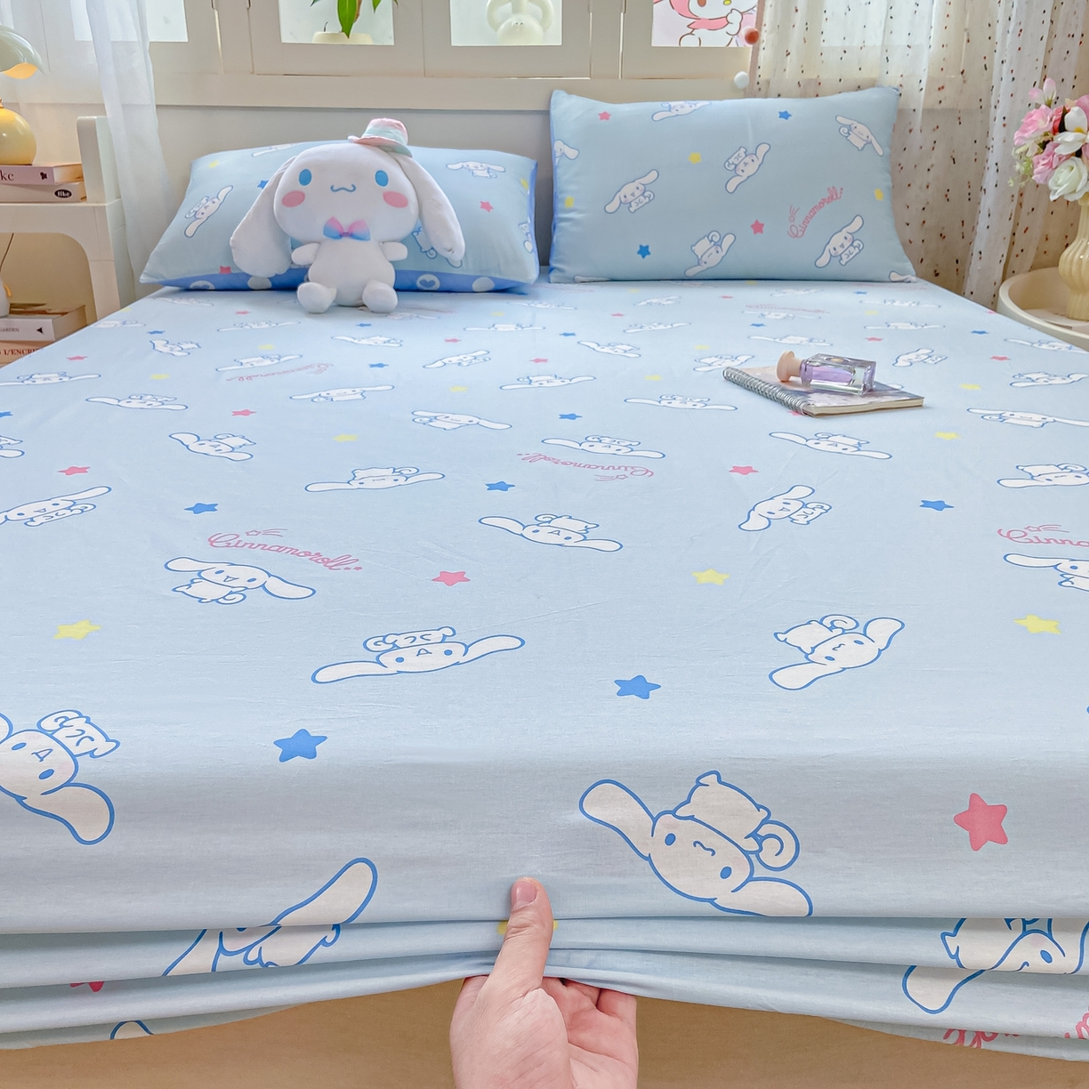 91家纺网 家纺一手货源 找家纺 博雅 2026新款三丽鸥全棉小版印花床笠 满版玉桂狗