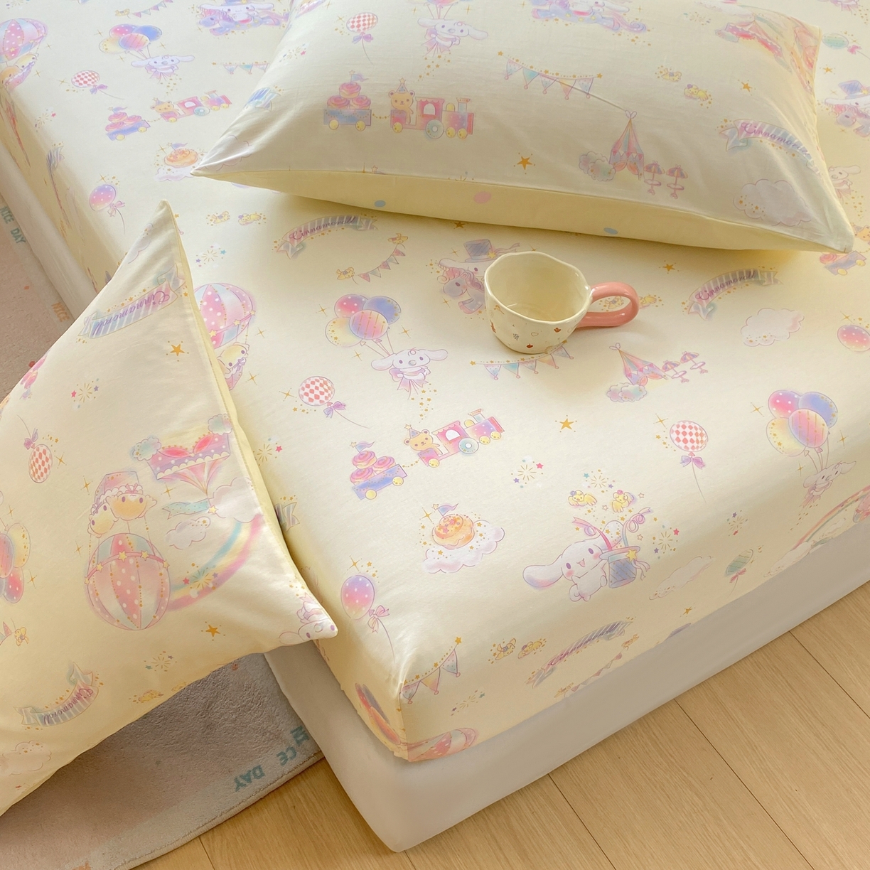 91家纺网 家纺一手货源 找家纺 博雅 2026新款三丽鸥全棉小版印花床笠 梦幻玉桂狗