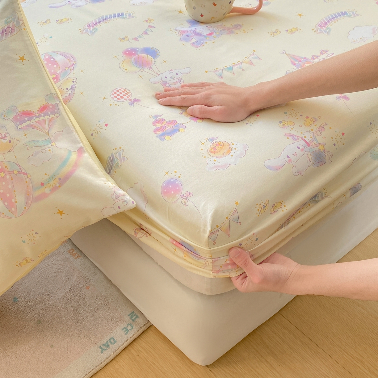 91家纺网 家纺一手货源 找家纺 博雅 2026新款三丽鸥全棉小版印花床笠 梦幻玉桂狗