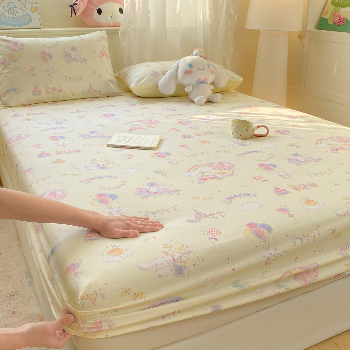 91家纺网 家纺一手货源 找家纺 博雅 2026新款三丽鸥全棉小版印花床笠 梦幻玉桂狗