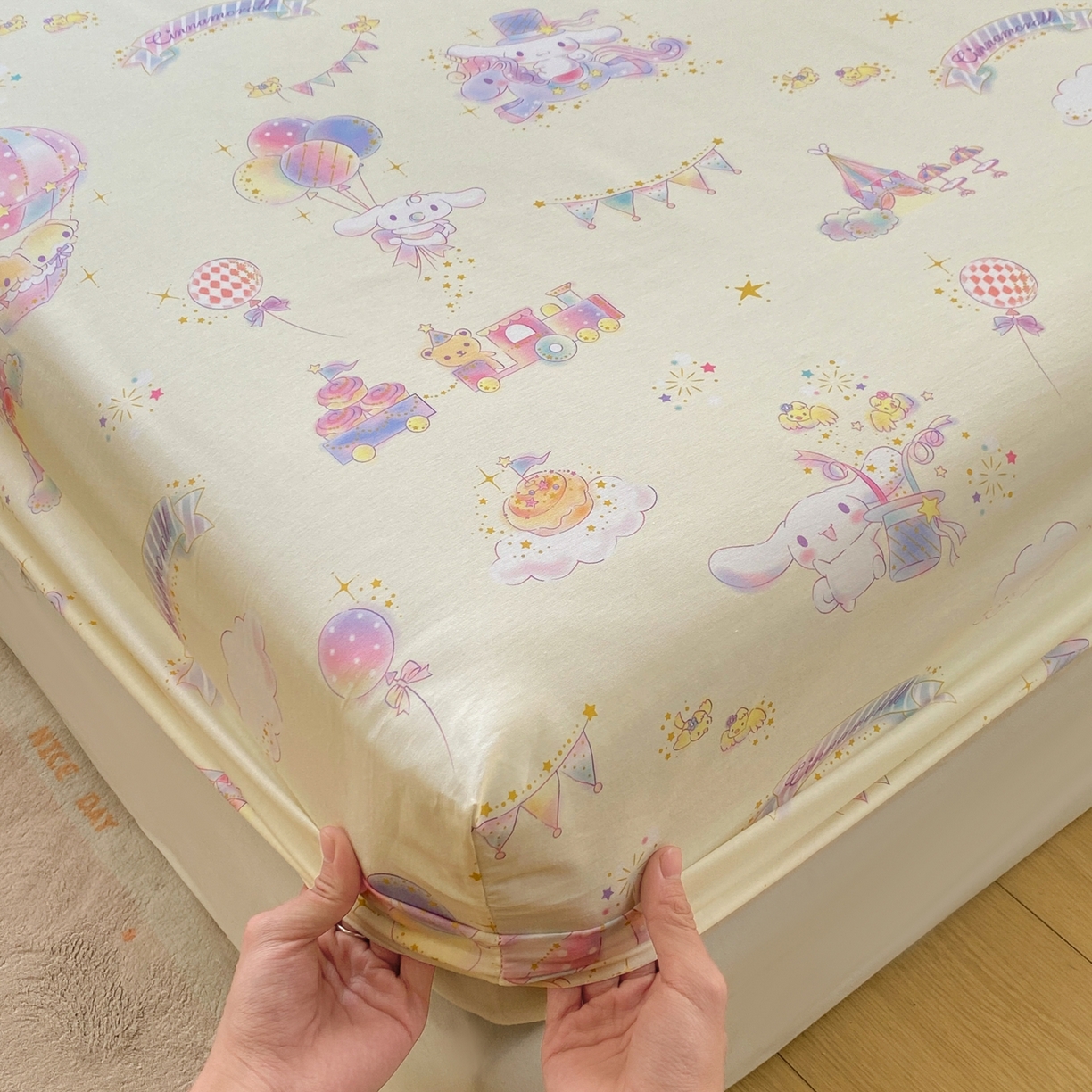 91家纺网 家纺一手货源 找家纺 博雅 2026新款三丽鸥全棉小版印花床笠 梦幻玉桂狗