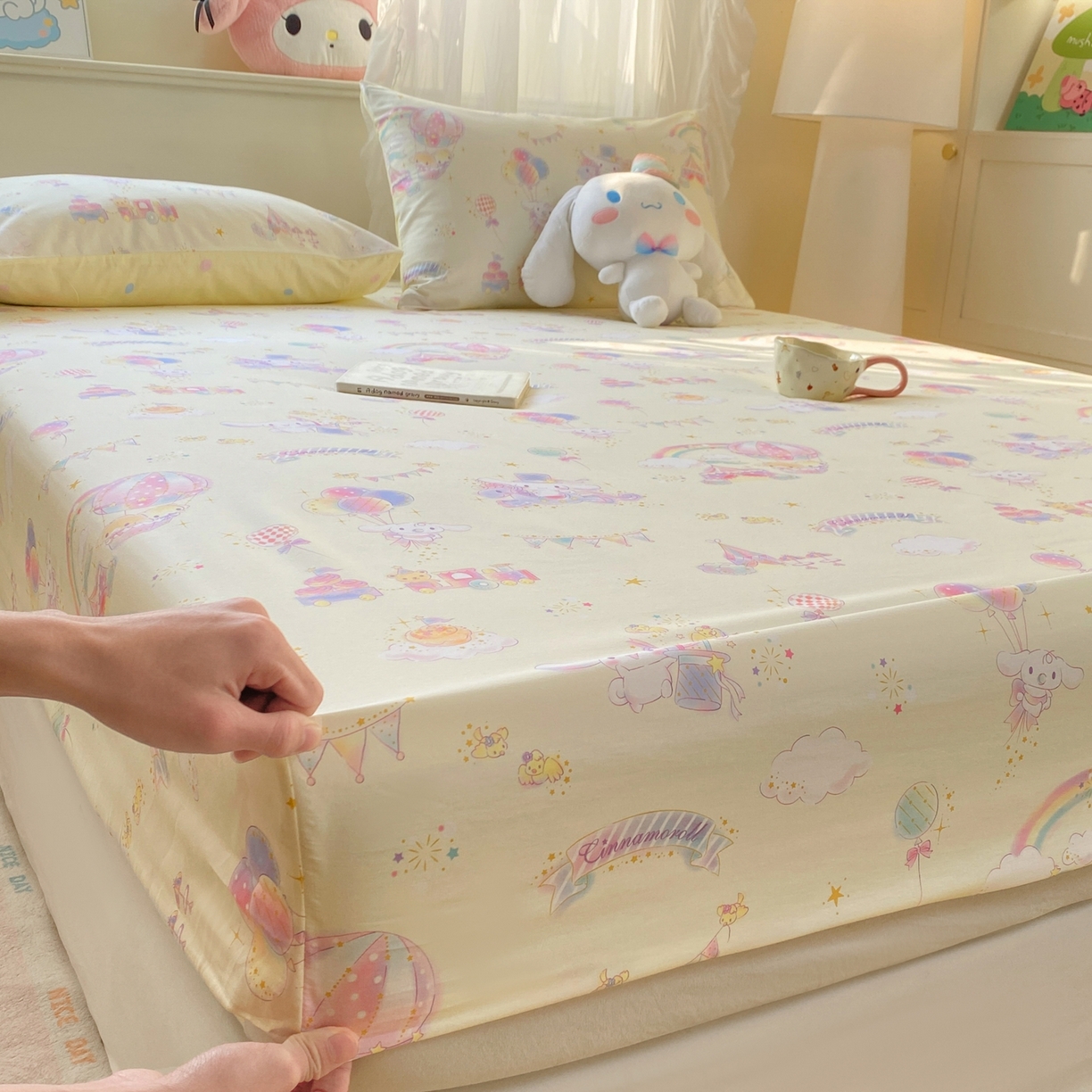 91家纺网 家纺一手货源 找家纺 博雅 2026新款三丽鸥全棉小版印花床笠 梦幻玉桂狗