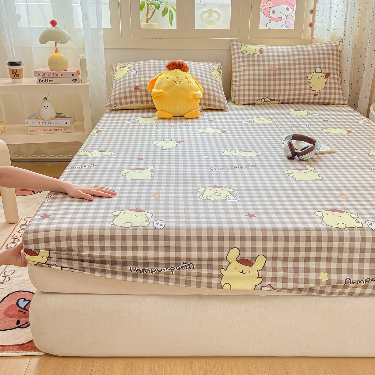 91家纺网 家纺一手货源 找家纺 博雅 2026新款三丽鸥全棉小版印花床笠 巧克力布丁狗