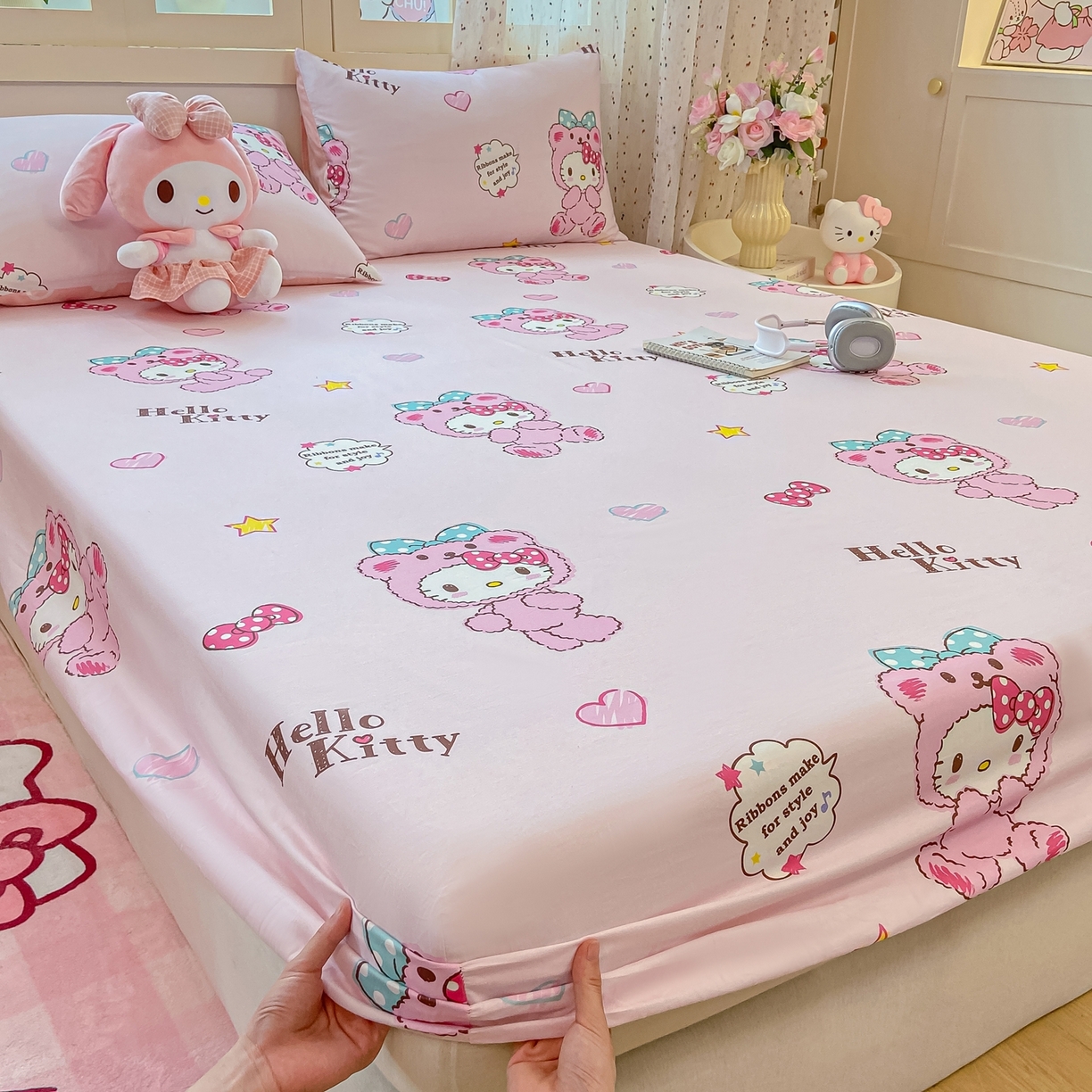 91家纺网 家纺一手货源 找家纺 博雅 2026新款三丽鸥全棉小版印花床笠 腮红KT