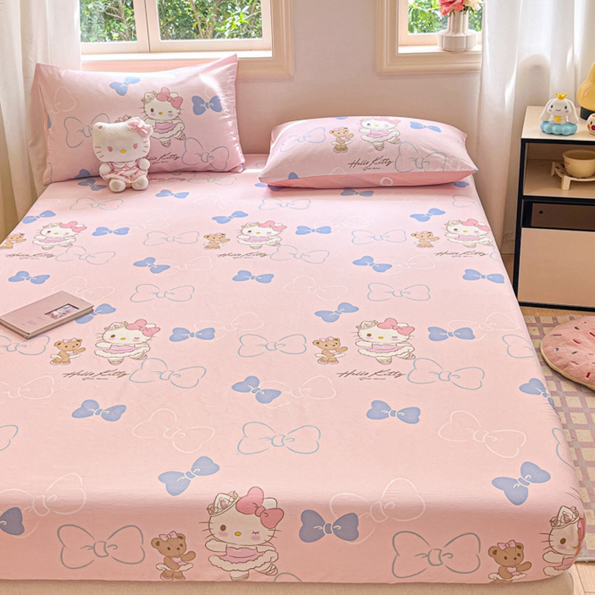 91家纺网 家纺一手货源 找家纺 博雅 2026新款三丽鸥全棉小版印花床笠 玩偶KT