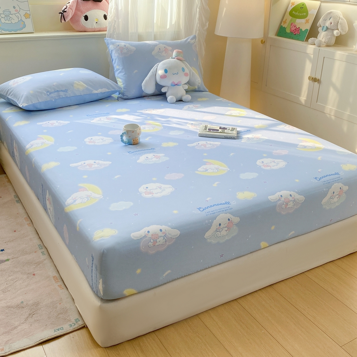 91家纺网 家纺一手货源 找家纺 博雅 2026新款三丽鸥全棉小版印花床笠 晚安玉桂狗