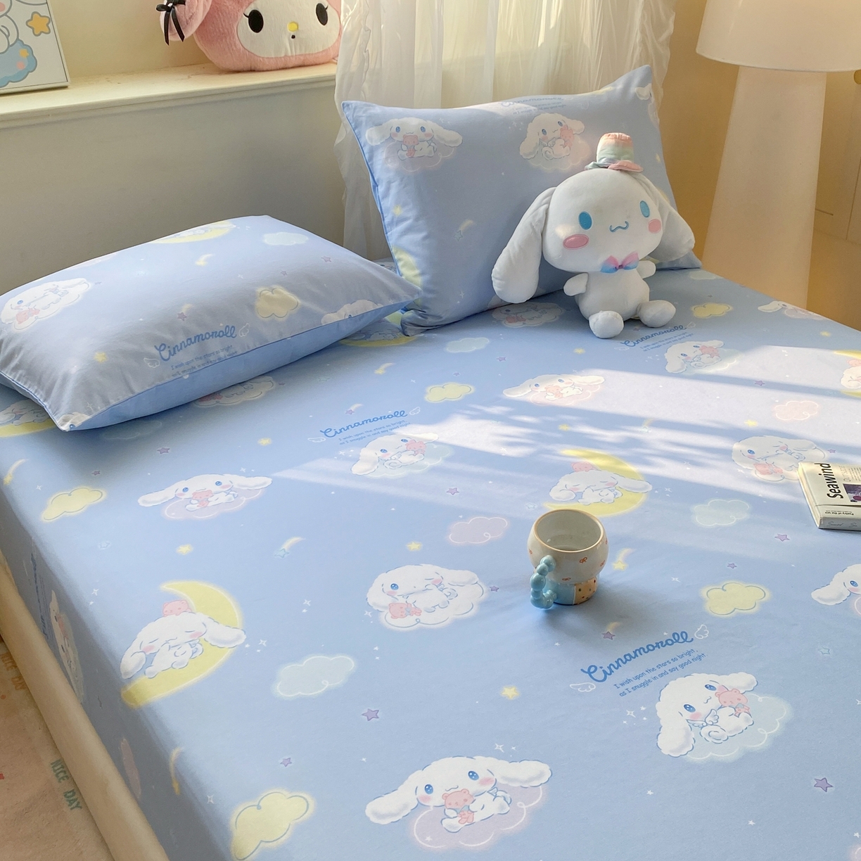 91家纺网 家纺一手货源 找家纺 博雅 2026新款三丽鸥全棉小版印花床笠 晚安玉桂狗