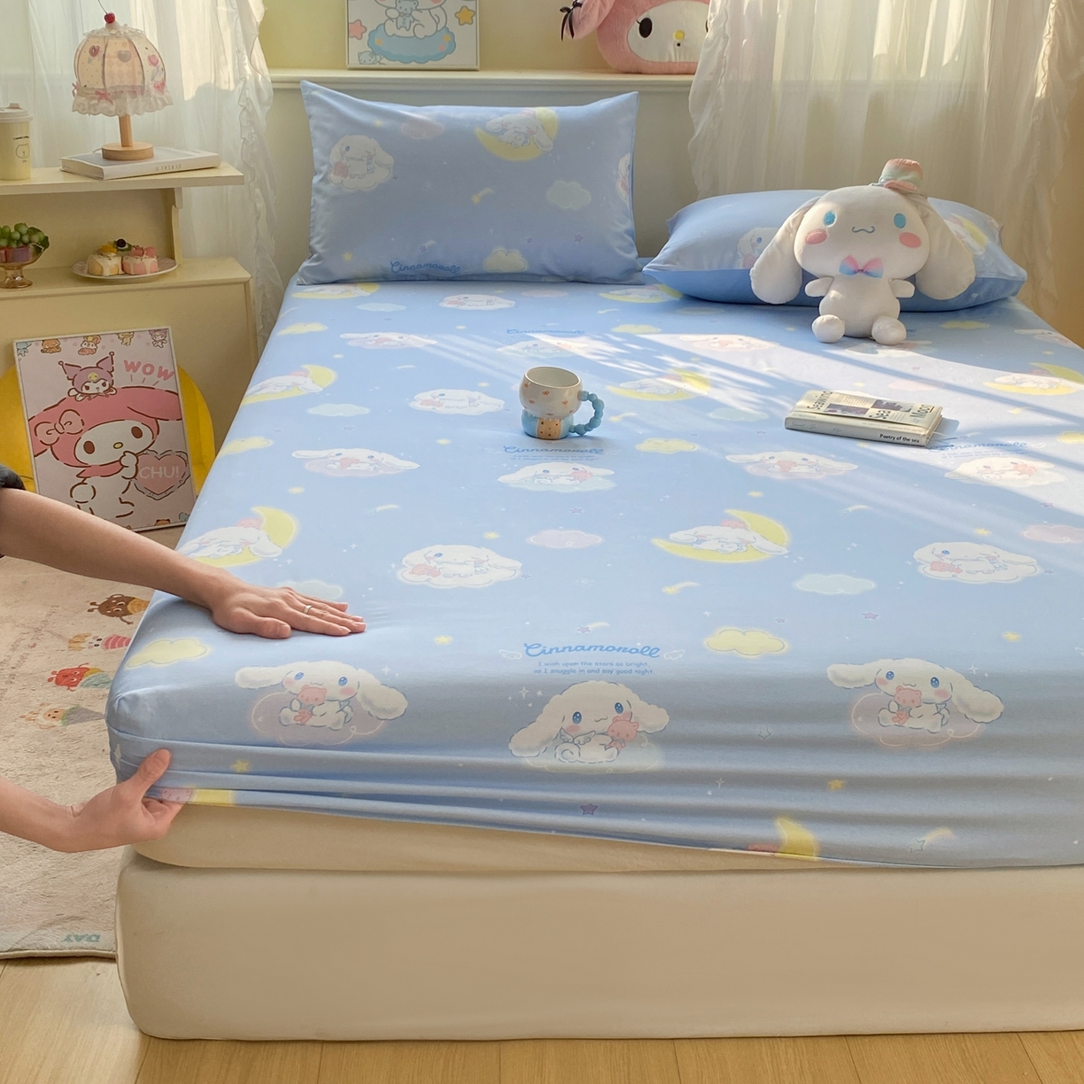 91家纺网 家纺一手货源 找家纺 博雅 2026新款三丽鸥全棉小版印花床笠 晚安玉桂狗