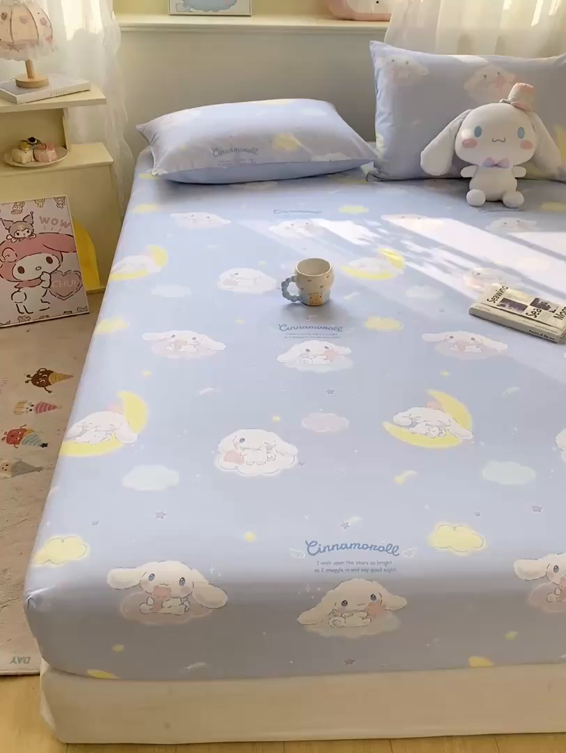 91家纺网 家纺一手货源 找家纺 博雅 2026新款三丽鸥全棉小版印花床笠 晚安玉桂狗