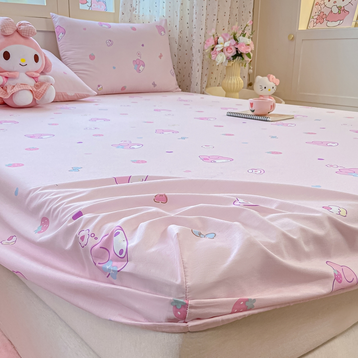 91家纺网 家纺一手货源 找家纺 博雅 2026新款三丽鸥全棉小版印花床笠 下午茶美乐蒂