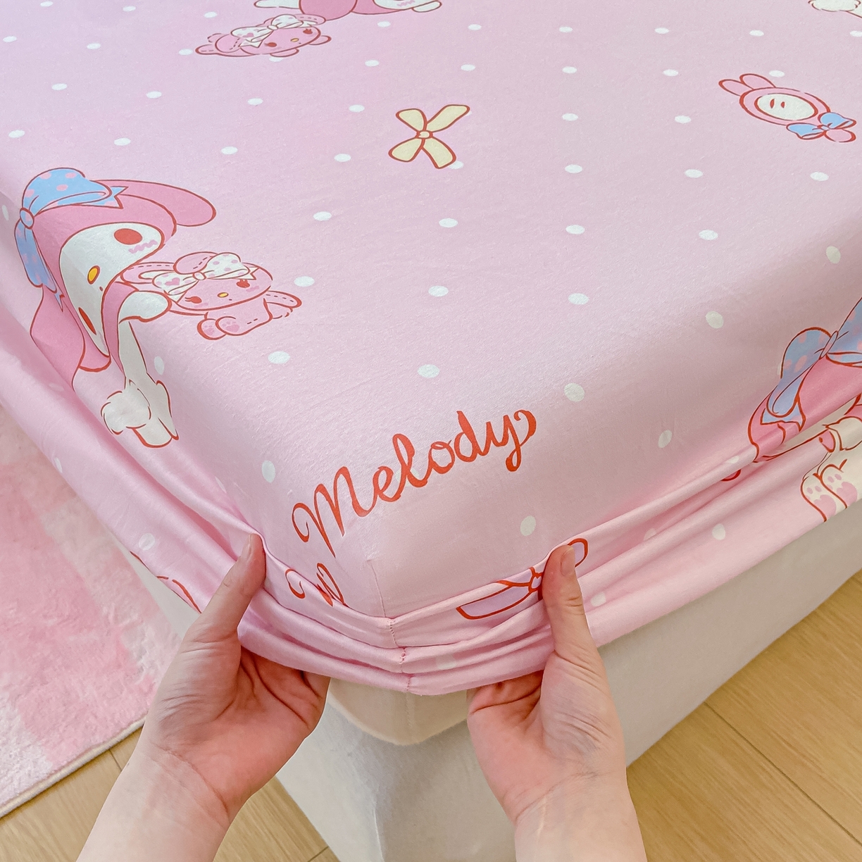 91家纺网 家纺一手货源 找家纺 博雅 2026新款三丽鸥全棉小版印花床笠 小兔美乐蒂