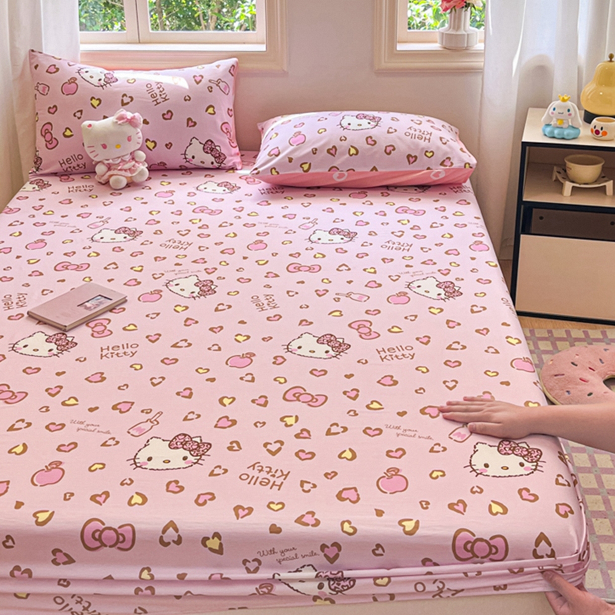 91家纺网 家纺一手货源 找家纺 博雅 2026新款三丽鸥全棉小版印花床笠 心心KT