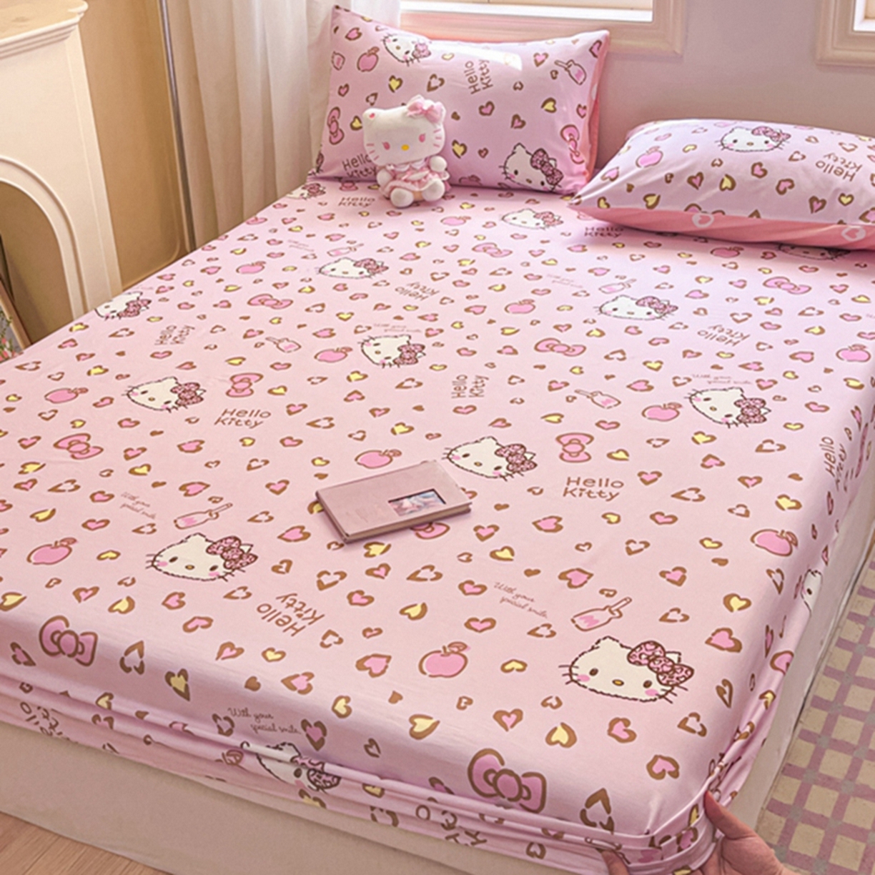 91家纺网 家纺一手货源 找家纺 博雅 2026新款三丽鸥全棉小版印花床笠 心心KT