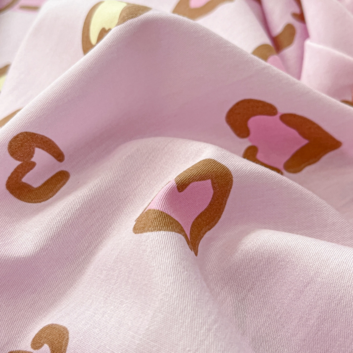 91家纺网 家纺一手货源 找家纺 博雅 2026新款三丽鸥全棉小版印花床笠 心心KT