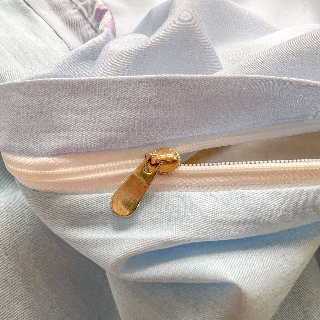 91家纺网 家纺一手货源 找家纺 浩诚 2026新款专版三丽鸥hellokitty库洛米正版授权大版全棉纯棉四件套 云朵玉桂狗