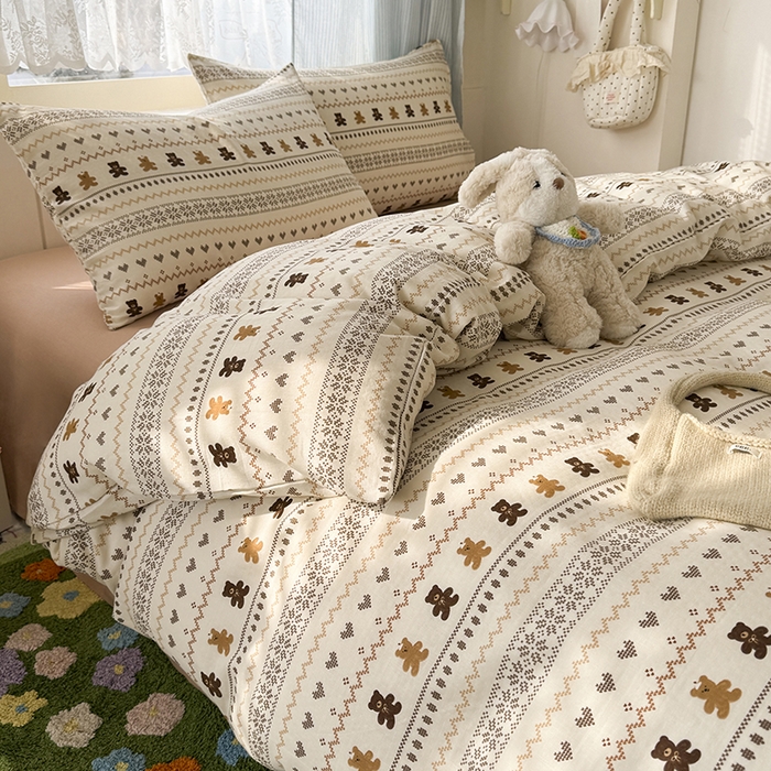 91家纺网 家纺一手货源 找家纺 爱思佳 2026新款全棉纯棉双层纱基款系列四件套 费尔岛小熊