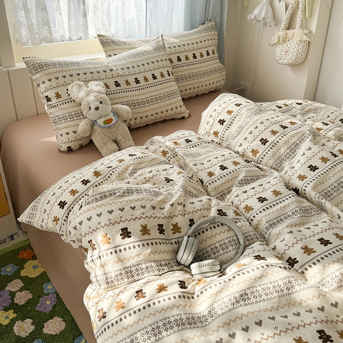 91家纺网 家纺一手货源 找家纺 爱思佳 2026新款全棉纯棉双层纱基款系列四件套 费尔岛小熊