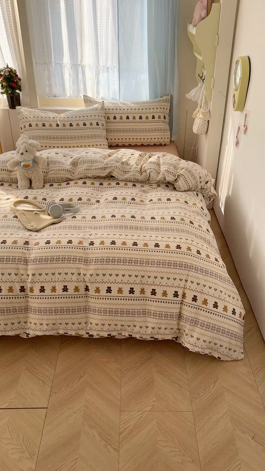 91家纺网 家纺一手货源 找家纺 爱思佳 2026新款全棉纯棉双层纱基款系列四件套 费尔岛小熊