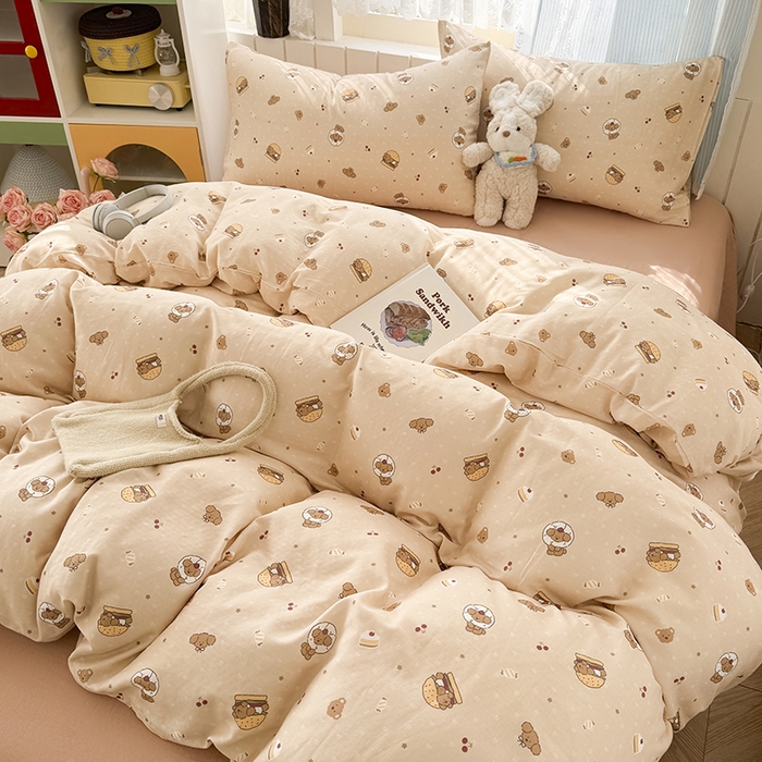 91家纺网 家纺一手货源 找家纺 爱思佳 2026新款全棉纯棉双层纱基款系列四件套 汉堡熊