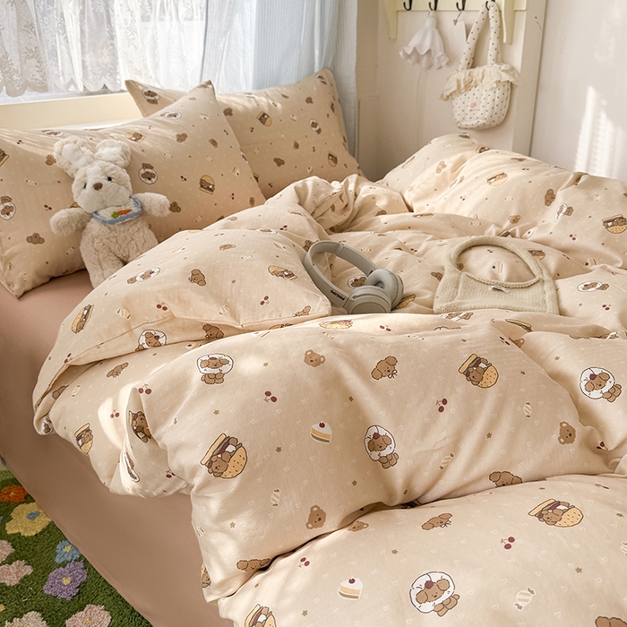 91家纺网 家纺一手货源 找家纺 爱思佳 2026新款全棉纯棉双层纱基款系列四件套 汉堡熊