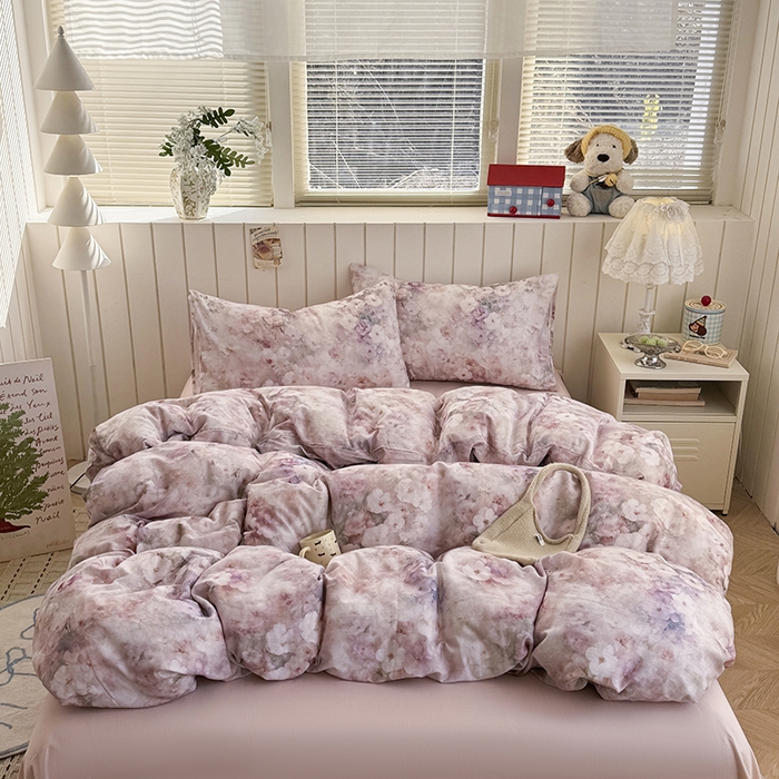 91家纺网 家纺一手货源 找家纺 爱思佳 2026新款全棉纯棉双层纱基款系列四件套 花园里