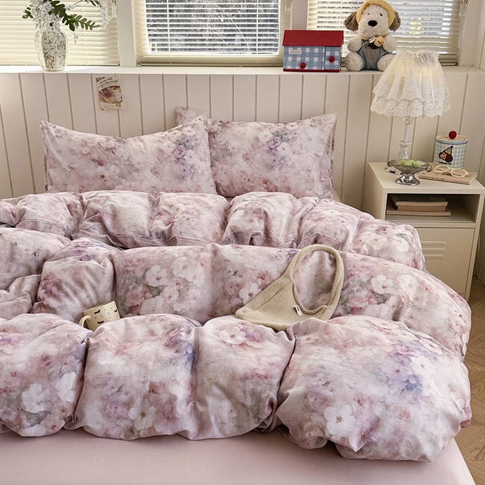 91家纺网 家纺一手货源 找家纺 爱思佳 2026新款全棉纯棉双层纱基款系列四件套 花园里