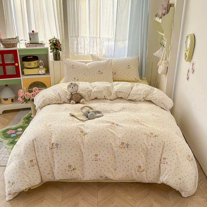 91家纺网 家纺一手货源 找家纺 爱思佳 2026新款全棉纯棉双层纱基款系列四件套 莓果熊