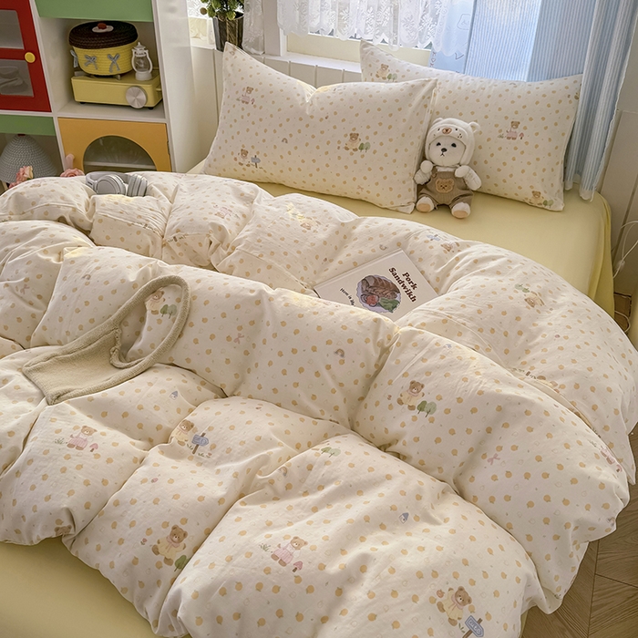 91家纺网 家纺一手货源 找家纺 爱思佳 2026新款全棉纯棉双层纱基款系列四件套 莓果熊