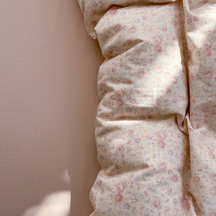 91家纺网 家纺一手货源 找家纺 爱思佳 2026新款全棉纯棉双层纱基款系列四件套 沐雨花朝