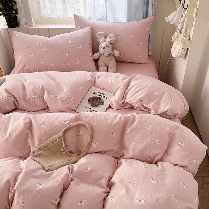 91家纺网 家纺一手货源 找家纺 爱思佳 2026新款全棉纯棉双层纱基款系列四件套 小白马