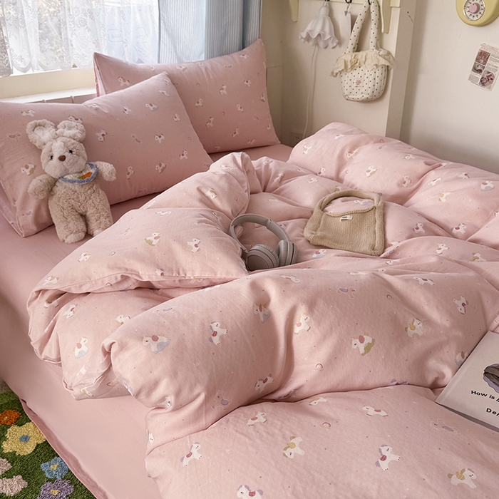 91家纺网 家纺一手货源 找家纺 爱思佳 2026新款全棉纯棉双层纱基款系列四件套 小白马