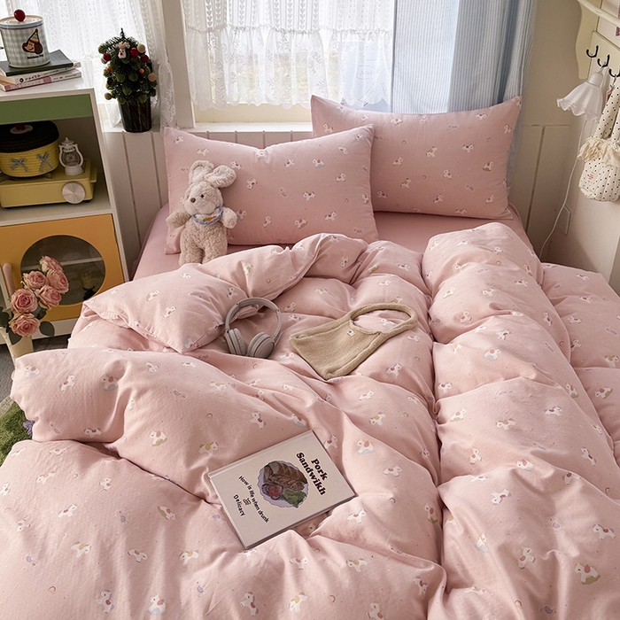 91家纺网 家纺一手货源 找家纺 爱思佳 2026新款全棉纯棉双层纱基款系列四件套 小白马