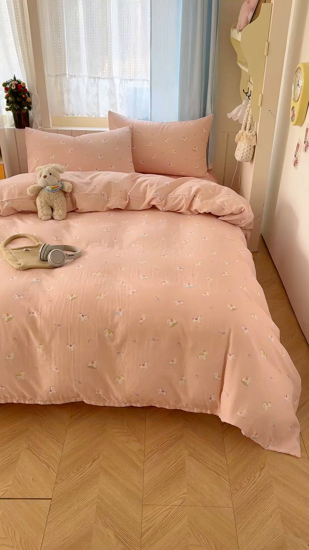 91家纺网 家纺一手货源 找家纺 爱思佳 2026新款全棉纯棉双层纱基款系列四件套 小白马