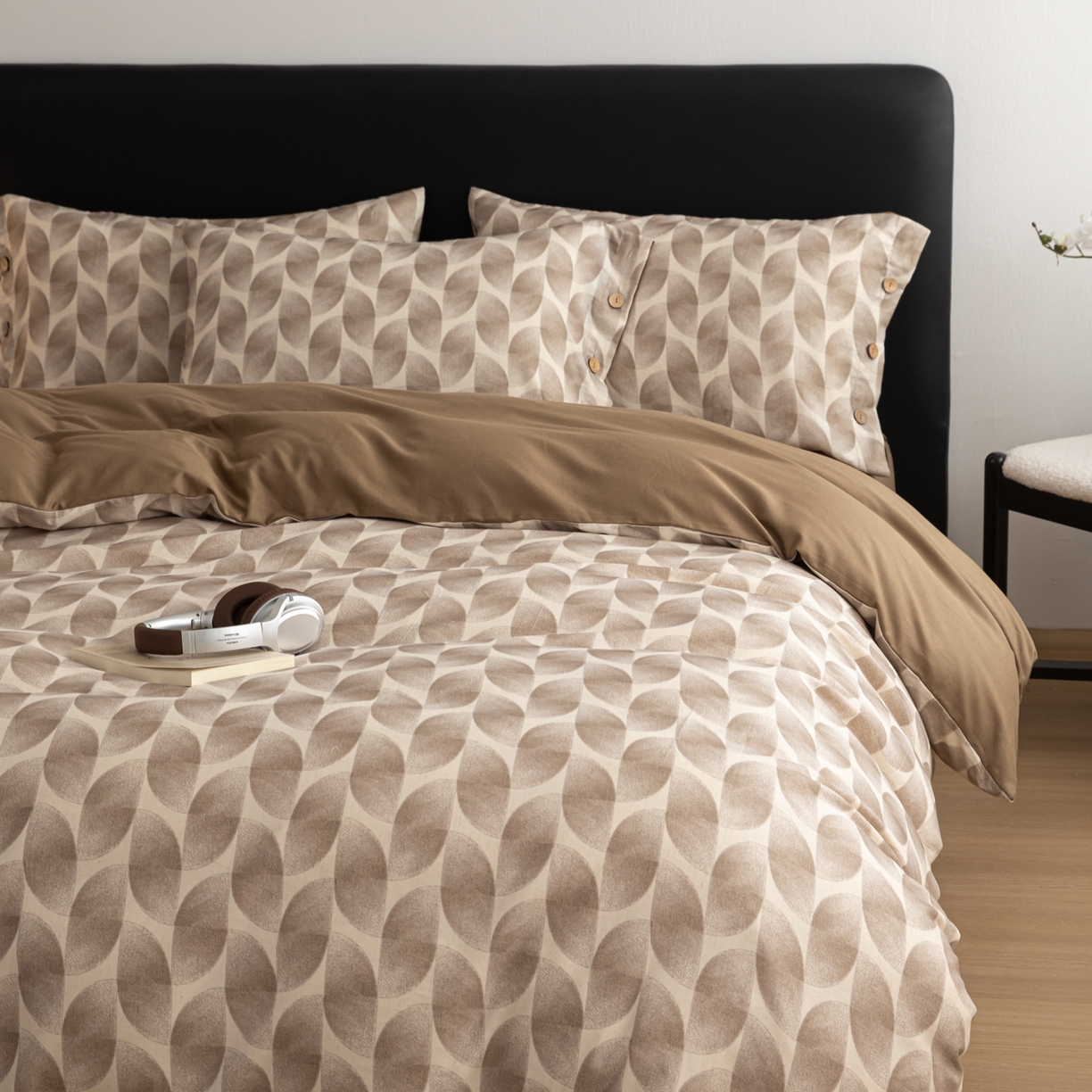 91家纺网 家纺一手货源 找家纺 女子家纺 2026新款棉麻纽扣款四件套 焦糖菱纹