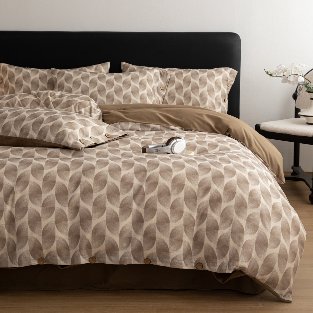 91家纺网 家纺一手货源 找家纺 女子家纺 2026新款棉麻纽扣款四件套 焦糖菱纹