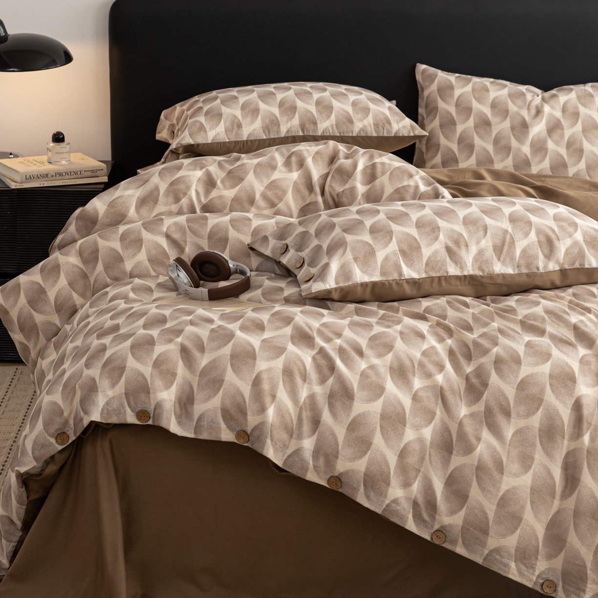 91家纺网 家纺一手货源 找家纺 女子家纺 2026新款棉麻纽扣款四件套 焦糖菱纹