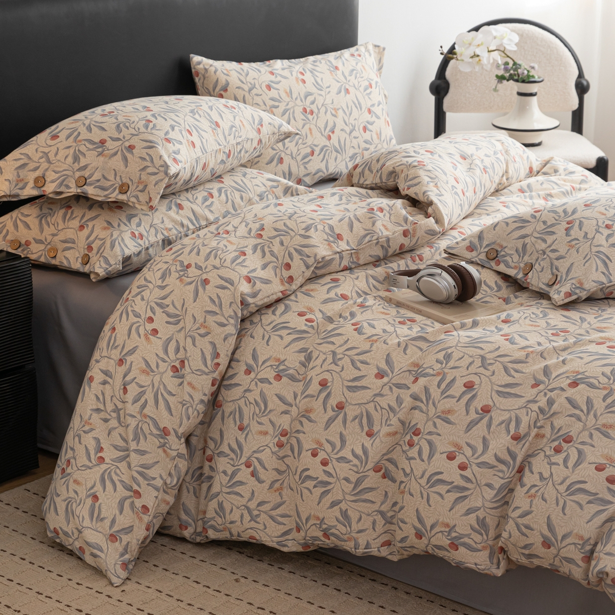 91家纺网 家纺一手货源 找家纺 女子家纺 2026新款棉麻纽扣款四件套 蓝叶红果