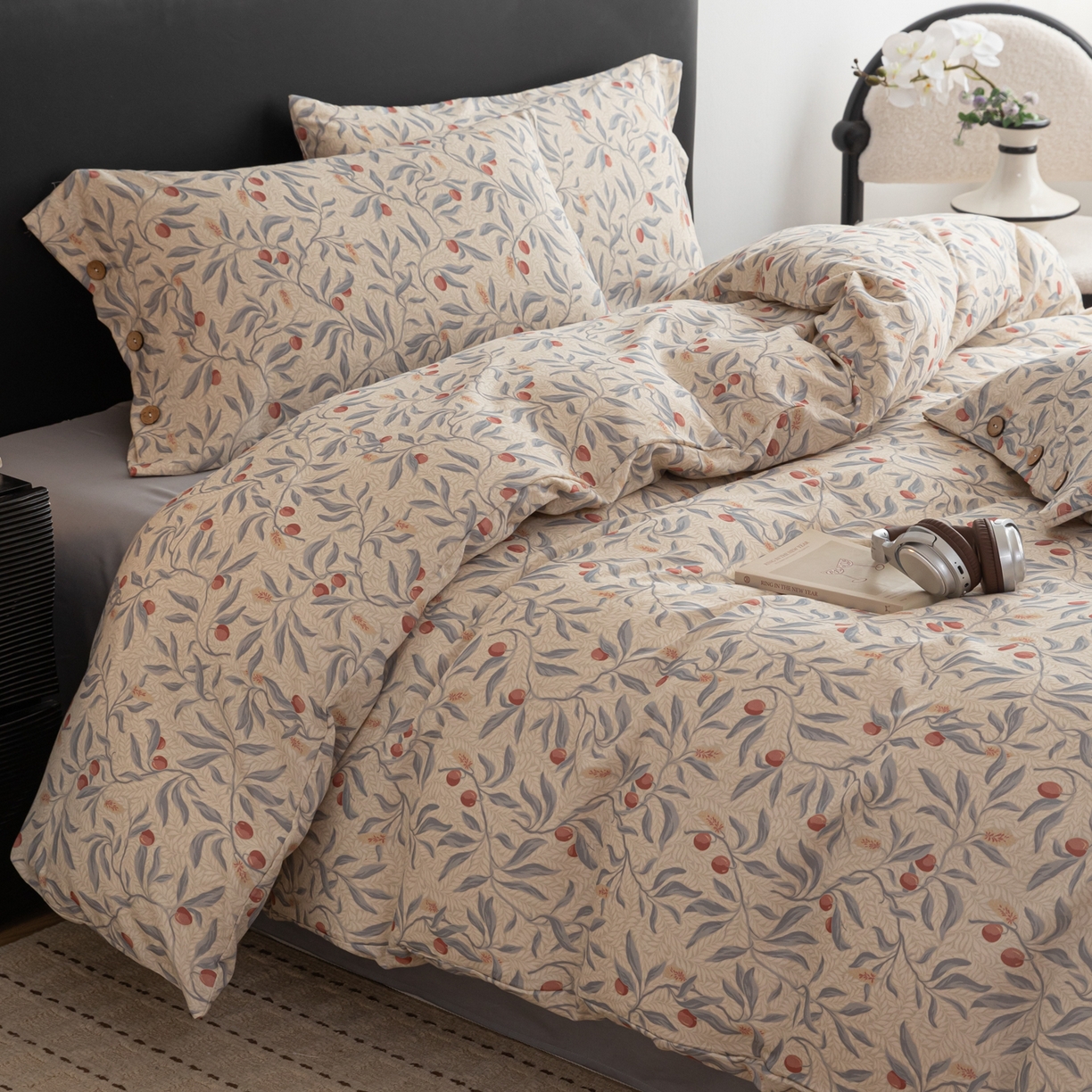 91家纺网 家纺一手货源 找家纺 女子家纺 2026新款棉麻纽扣款四件套 蓝叶红果