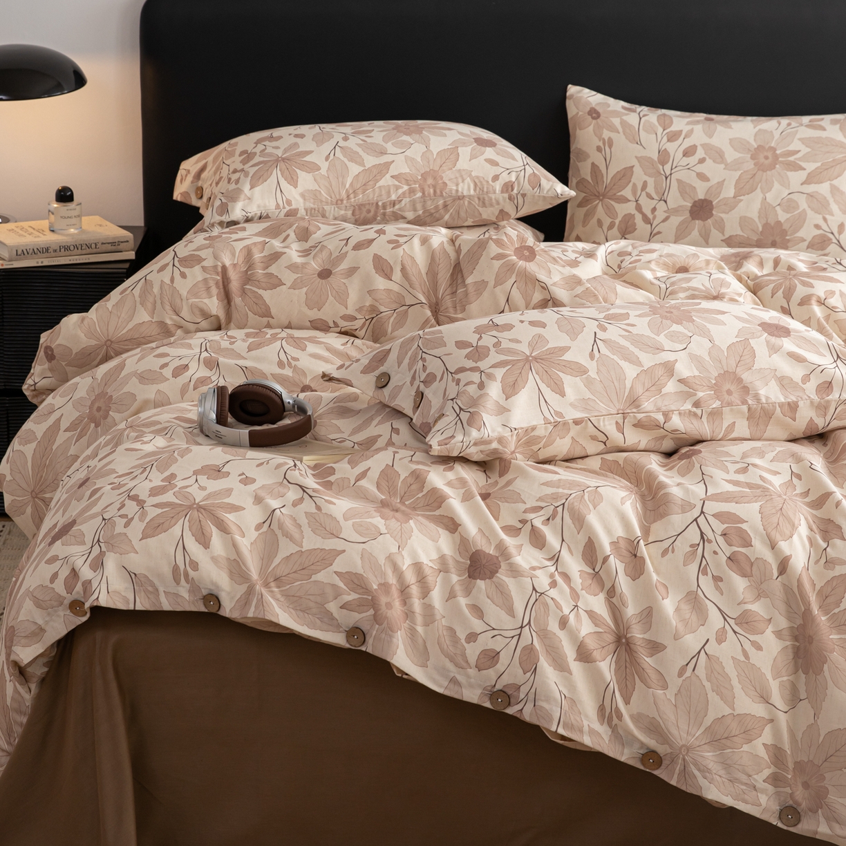 91家纺网 家纺一手货源 找家纺 女子家纺 2026新款棉麻纽扣款四件套 秋杏叶咖