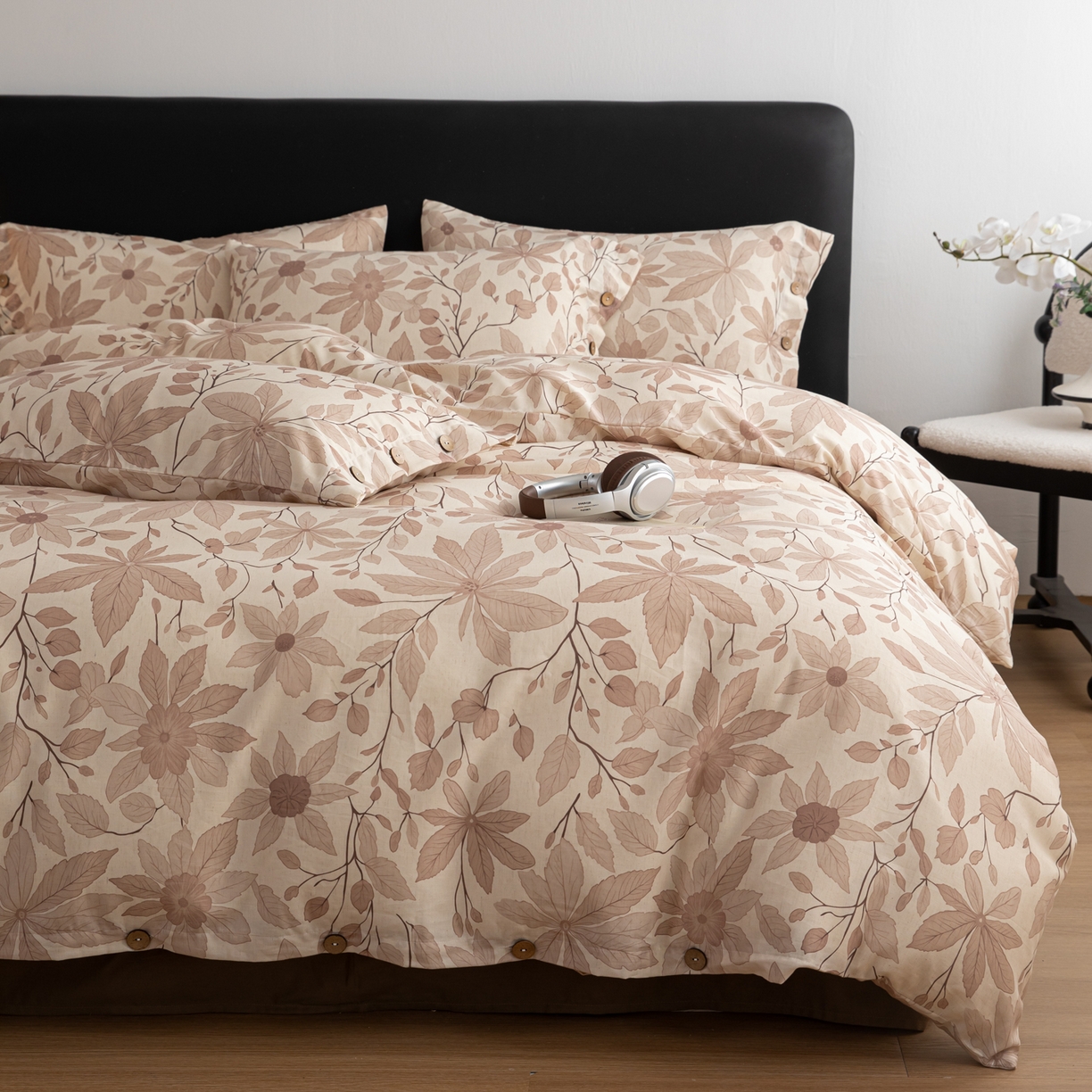 91家纺网 家纺一手货源 找家纺 女子家纺 2026新款棉麻纽扣款四件套 秋杏叶咖