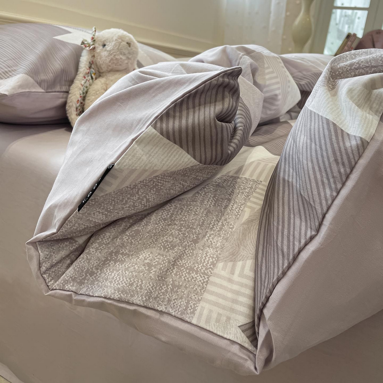 91家纺网 家纺一手货源 找家纺 涵宸家纺 2026新款全棉印花四件套-良品-场景一 几何幻境